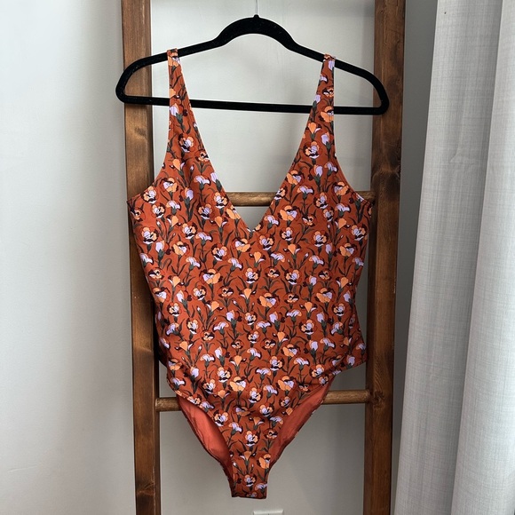 NWT Babaton Aritzia V-Neck One Piece Swimsuit - Picture 6 of 13